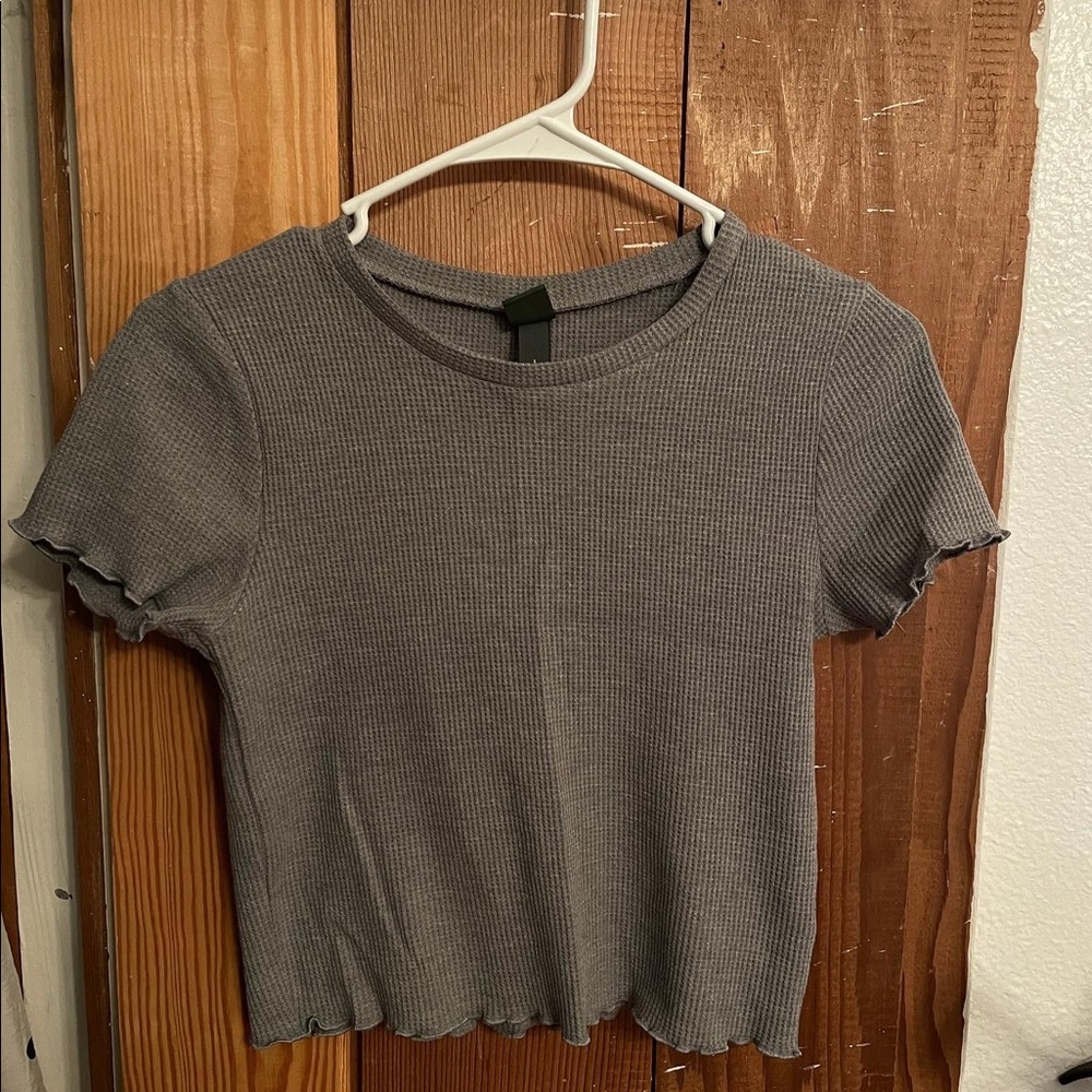 Gray cropped tight shirt!!!